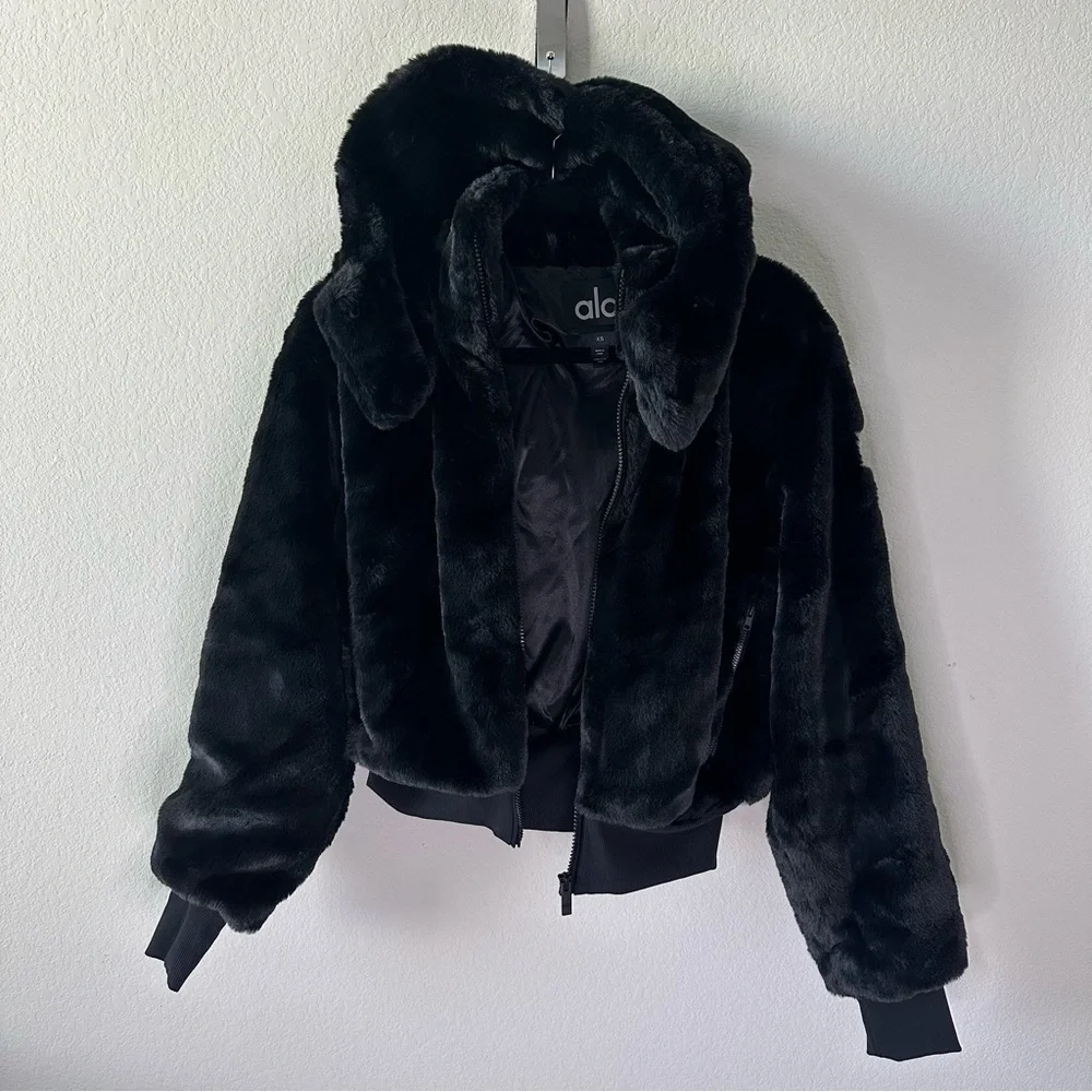ALO YOGA Faux Fur Foxy Jacket in Black SZ XS - Picture 9 of 10